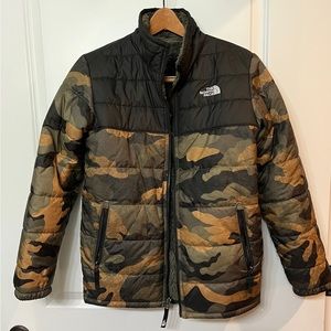 The North Face Boy’s large camo reversible jacket
